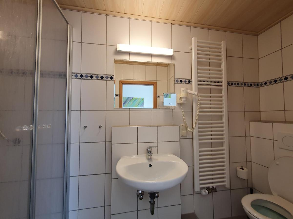 Garni Hotel Biebertal Am Milseburgradweg Хофбибер Экстерьер фото